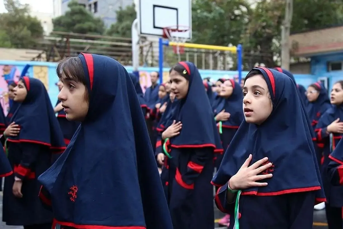 عضو کمیسیون آموزش مجلس ادعای دریافت هزینه برای ساخت پلاک دانش‌آموزان را تکذیب کرد