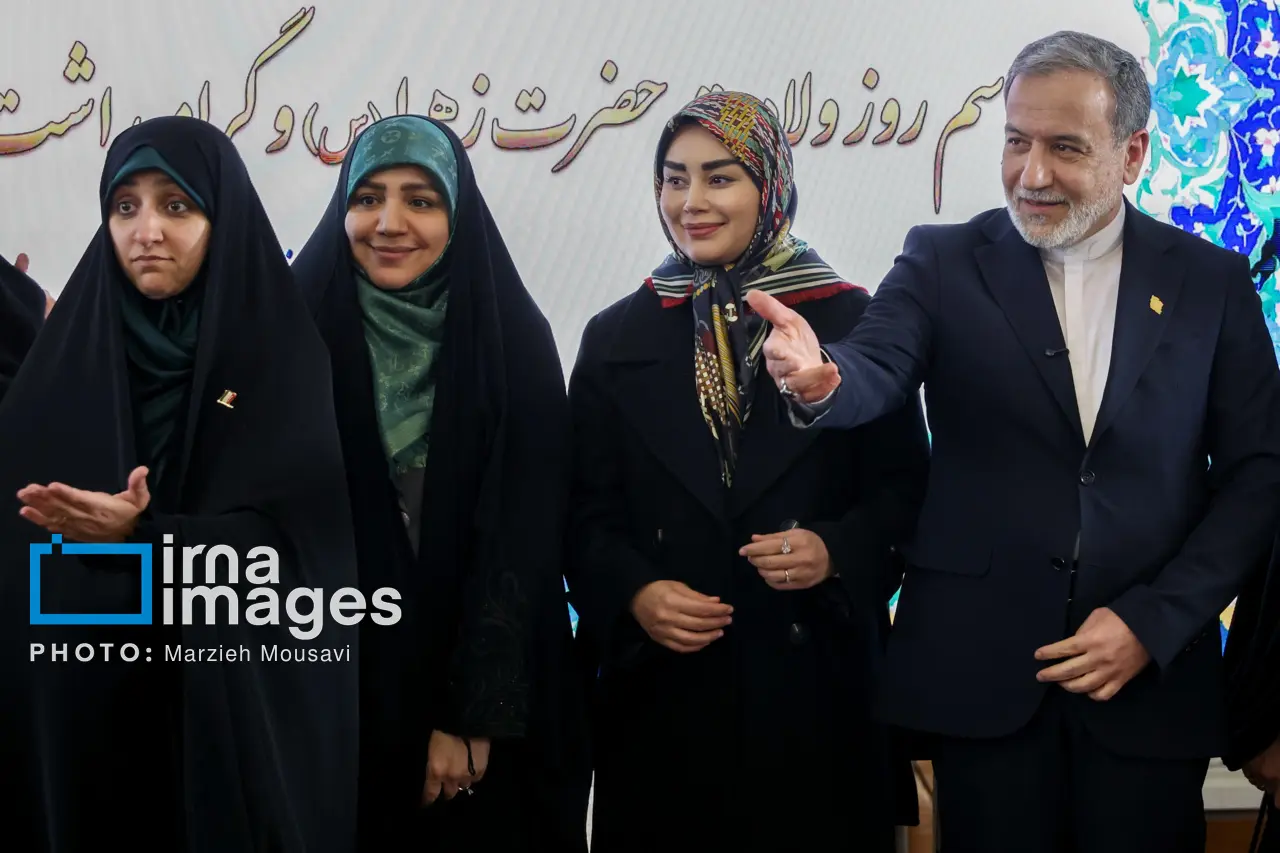 عراقچی و همسرش