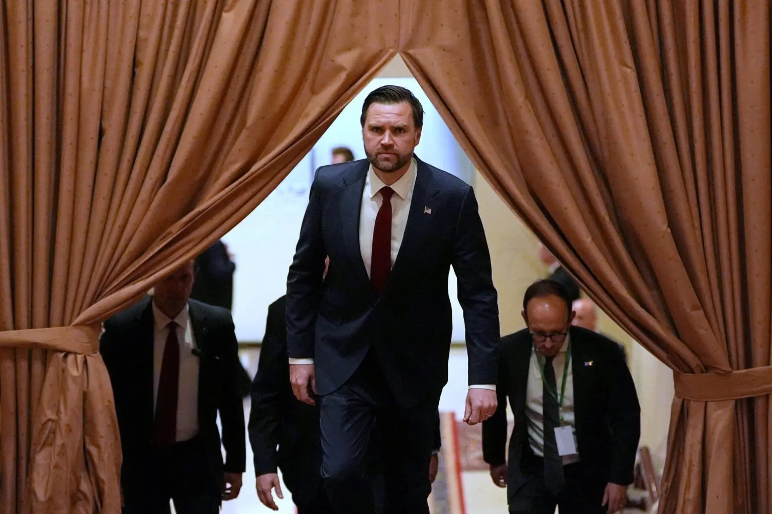 ولی نصر: ایران ممکن است به تلاش ونس برای جلوگیری از جنگ دوباره بدبین باشد/ در دور قبل ونس مذاکره کرد، اما روبیو مسئول اجرای تفاهم‌نامه شد