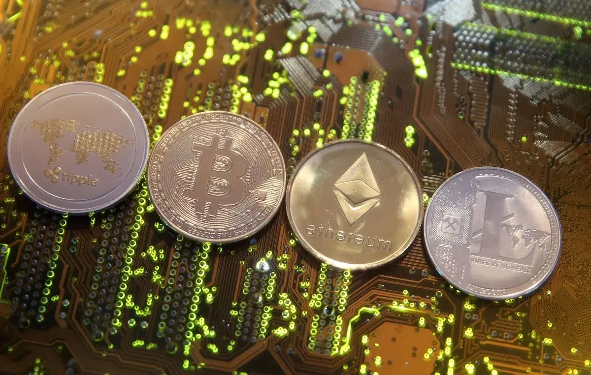 قیمت بیت کوین،تتر و اتریوم امروز چهارشنبه ۶ آبان ۱۴۰۵ / قیمت بیت کوین چند؟ + جدول