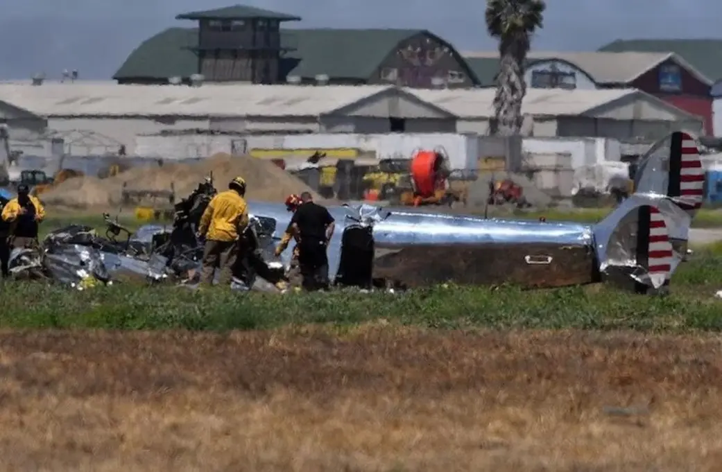 سقوط هواپیمای جنگ جهانی دوم در کالیفرنیا