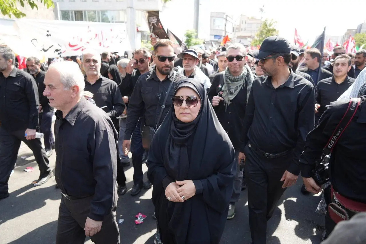 6439532