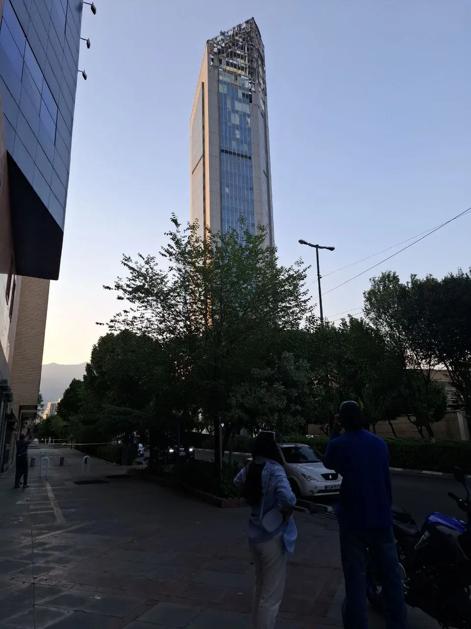 برج بابک زنجانی ساعاتی پس از حمله اسرائیل