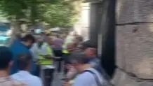 تجمع رانندگان تاکسی‌های برقی در مقابل شورا و شهرداری تهران
