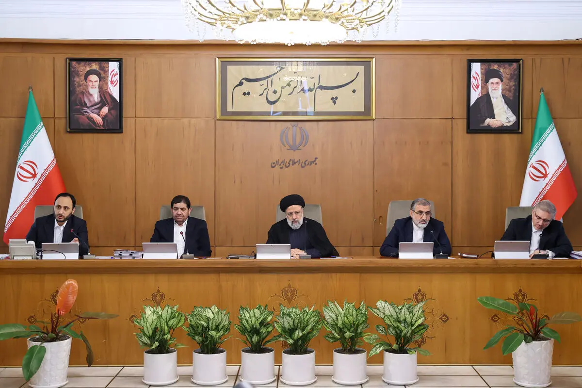 عکسی معنادار از صفحه یک روزنامه وطن امروز درباره رئیسی