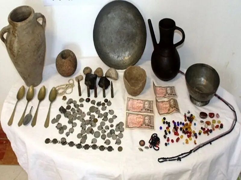 بیش از ۱۳ هزار اثر تاریخی از قاچاقچیان کشف شد / ۳ هزار دستگاه فلزیاب توقیف شد