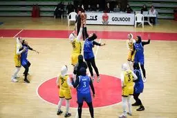 تیم بسکتبال زنان استقلال برابر نفت پیروز شد

