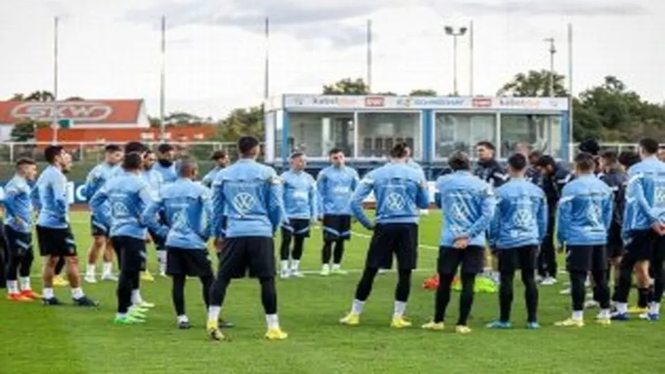 بازی فوتبال ایران-اروگوئه امروز به مصاف هم می‌روند
