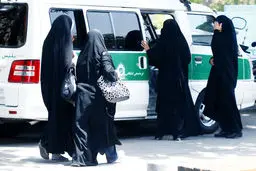 لبریز از تکلیف
