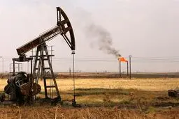 نفت ایران ۱۰۰ سال دیرتر از عربستان تمام می‌شود

