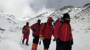 پایان سه ساعت دلهره در برف و یخ؛ معلمان قره‌بولاغ نجات یافتند