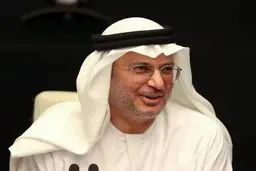 أنور قرقاش: قرار عودة السفیر الإماراتي لإیران یأتي ضمن توجه ترمیم الجسور