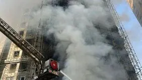 جزئیات کامل از آتش سوزی یک برج نیمه کاره در بزرکراه همدانی/ بیش از ۳۰ نفر نجات یافتند