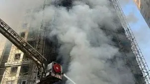 جزئیات کامل از آتش سوزی یک برج نیمه کاره در بزرکراه همدانی/ بیش از ۳۰ نفر نجات یافتند