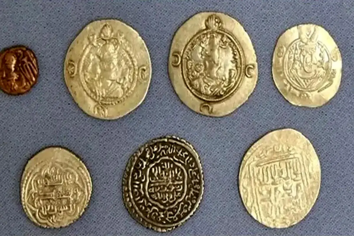 کشف  ۳۷ سکه ساسانی در اسدآباد + عکس