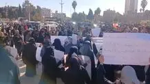 تظاهرات علویان سوریه علیه جولانی بعد از هتک حرمت یک زیارتگاه