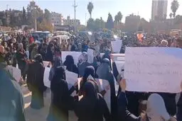 تظاهرات علویان سوریه علیه جولانی بعد از هتک حرمت یک زیارتگاه