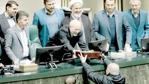 دولت در چاله بدهی