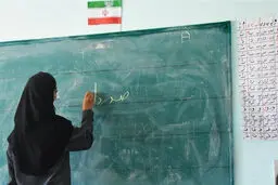 حقوق معلمان  پایین‌تر از سایر کارمندان دولت است

