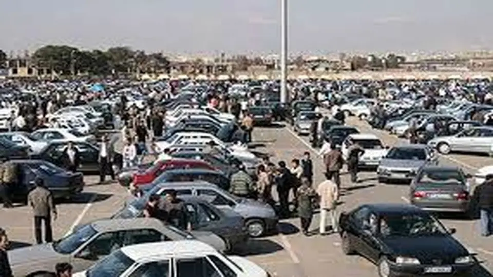 متقاضیان خودرو ۵۰ درصد کمتر شدند 