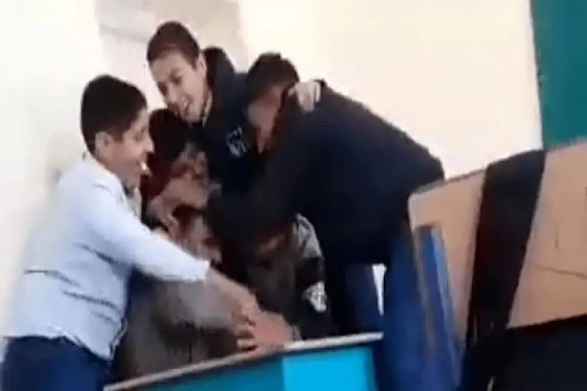 ماجرای کتک خوردن یک معلم از دانش‌آموز چه بود؟