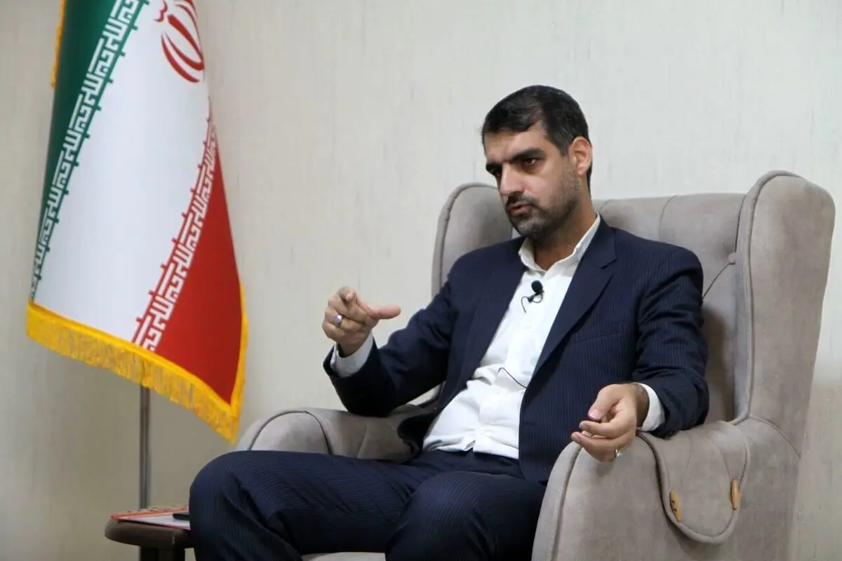 عصبانیت عضو جبهه پایداری از صداوسیما به دلیل پخش تصاویر زنان بی‌حجاب در صداوسیما 