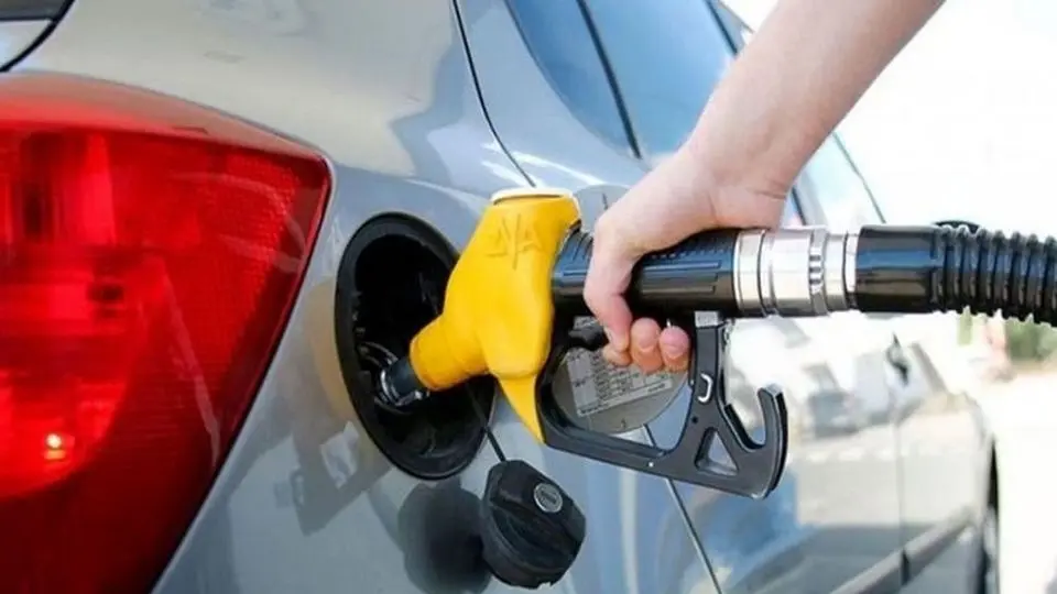 سخنگوی کمیسیون انرژی: نحوه بازتوزیع یارانه بنزین باید تغییر کند 