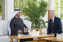 رئیس امارات در انظار عمومی ظاهر شد