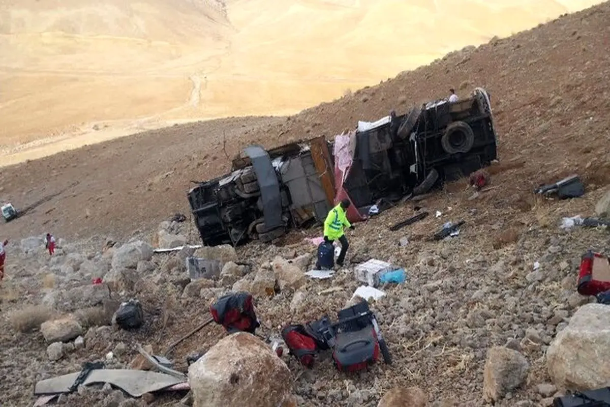 علت واژگونی اتوبوس تهران–یاسوج در سمیرم مشخص شد

