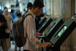 ثبت‌نام ۱۰۰ هزار دانشجو برای یارانه کتاب در نمایشگاه کتاب تهران