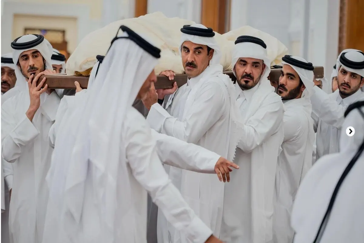 عکس‌‌هایی از اقامه نماز میت بر پیکر امیر پیشین قطر
