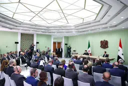 Raeisi hails resistance of Iran, Syria against pressures