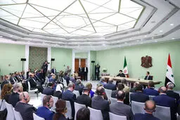 Raeisi hails resistance of Iran, Syria against pressures