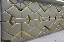 لمسه کاری روی دیوار و درب