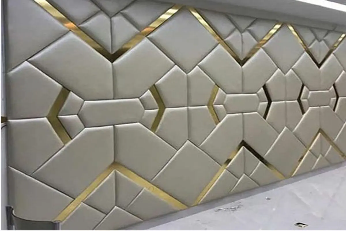 لمسه کاری روی دیوار و درب