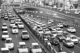 غارت خیابان‌های پایتخت  توسط ماشین‌ها