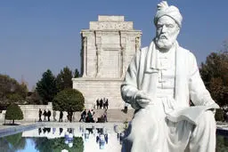 الشاعر الحکیم "ابوالقاسم الفرودوسی"؛ فخر الأدب الفارسی ومؤسس الوحدة الوطنیة الإیرانیة