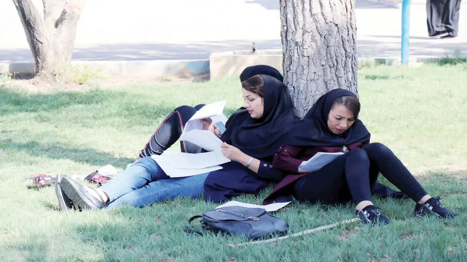تعویق فارغالتحصیلی