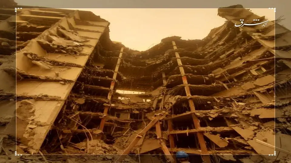 انقاذ الکثیر من العالقین تحت انقاض مبنى "متروبل" في آبادان