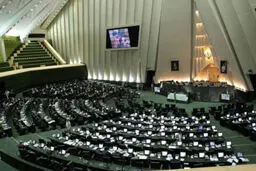 قوه مقننه مرجع تصویب قانون است نه انشای آن

