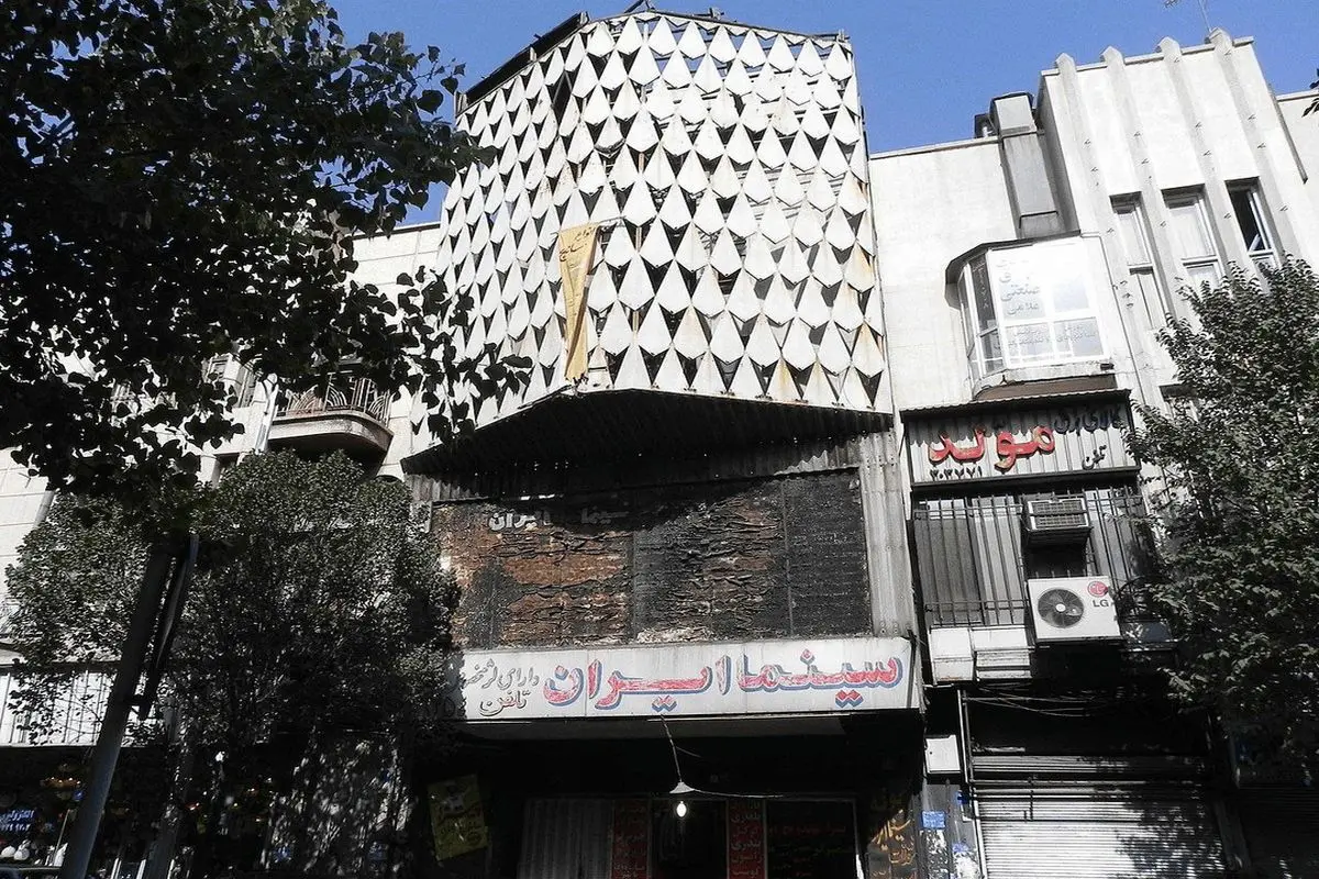 آتش‌سوزی سینما متروکه در لاله‌زار تهران