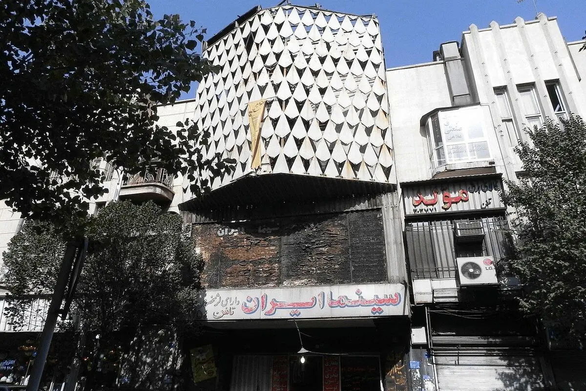آتش‌سوزی سینما متروکه در لاله‌زار تهران
