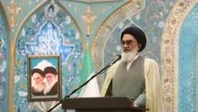 امام جمعه قم: رئیسی به همه دنیا در قول و عمل این پیام را می‌دهد که بدون تکیه به آمریکا می‌توان مستقل بود