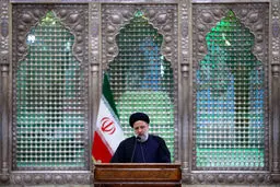 رئیسی: امام زنده است