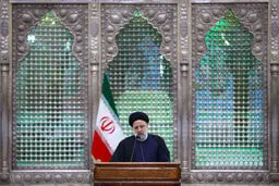 رئیسی: امام زنده است