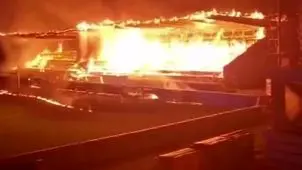 اتفاق عجیب در فوتبال فنلاند/ هواداران ورزشگاه خانگی تیم‌شان را به آتش کشیدند + ویدیو