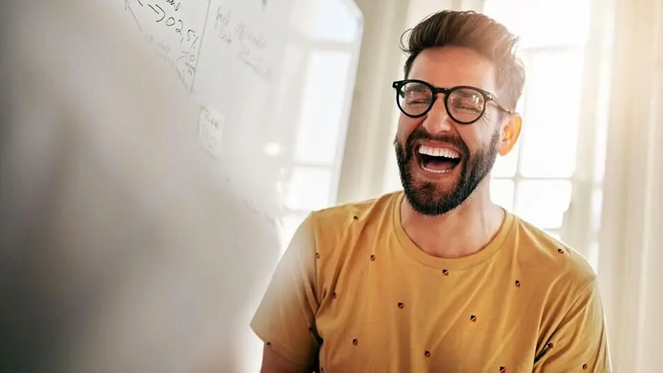 علت خنده عصبی چیست؟