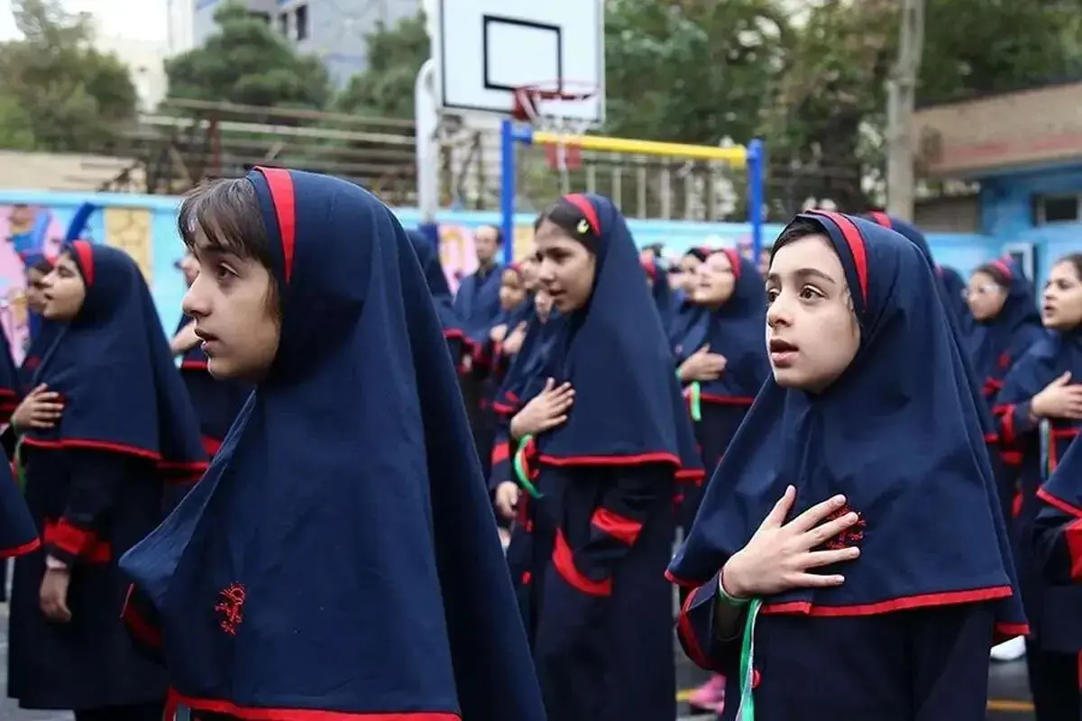عضو کمیسیون آموزش مجلس ادعای دریافت هزینه برای ساخت پلاک دانش‌آموزان را تکذیب کرد