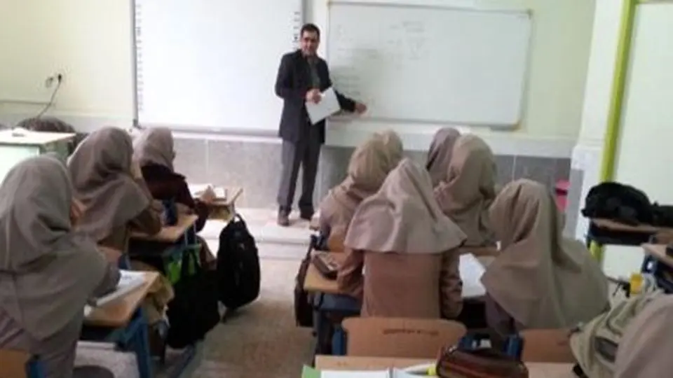 ممنوعیت تدریس معلمان مرد در مدارس دخترانه