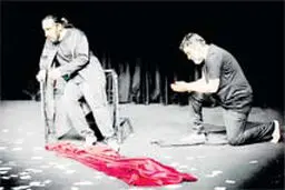 آروند دشت‌آرای «ماهی بلژیکی» را روی صحنه می‌برد

